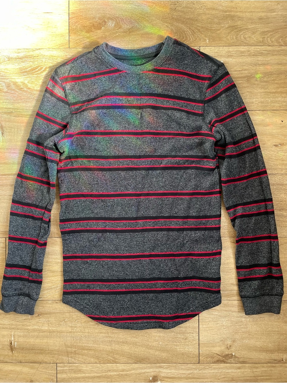 Men's Gray Long-Sleeve Crewneck Thermal Shirt with Red Stripes